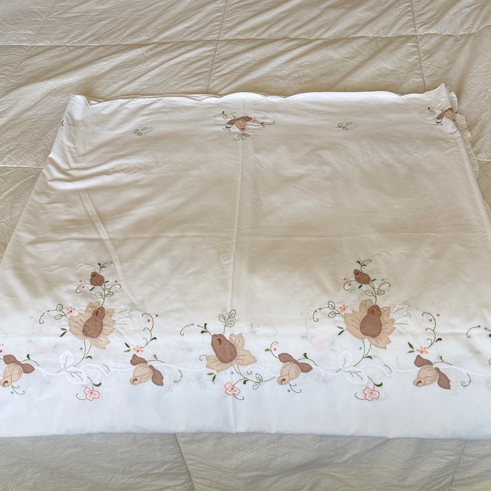Floral Appliqué Embroidered White Extra Long Tablecloth